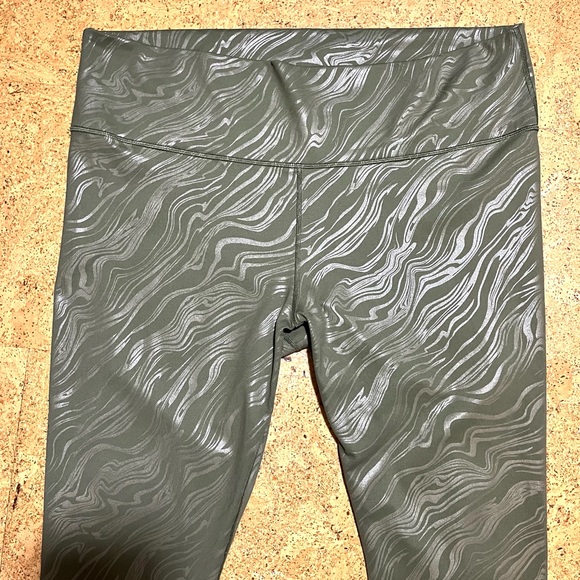 Fabletics Define Power Hold High Waisted Ranger Green Marbleize Print Leggings - Picture 9 of 16